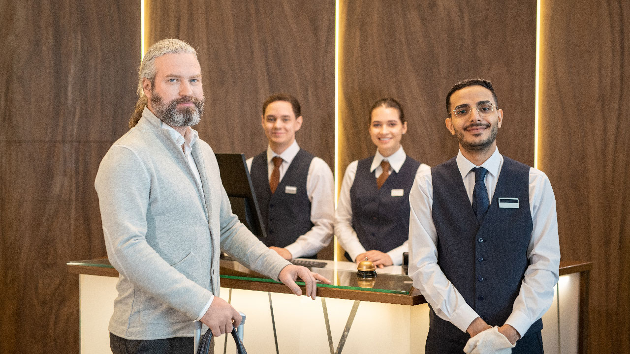 7-expert-tips-to-improve-customer-experience-at-hotels