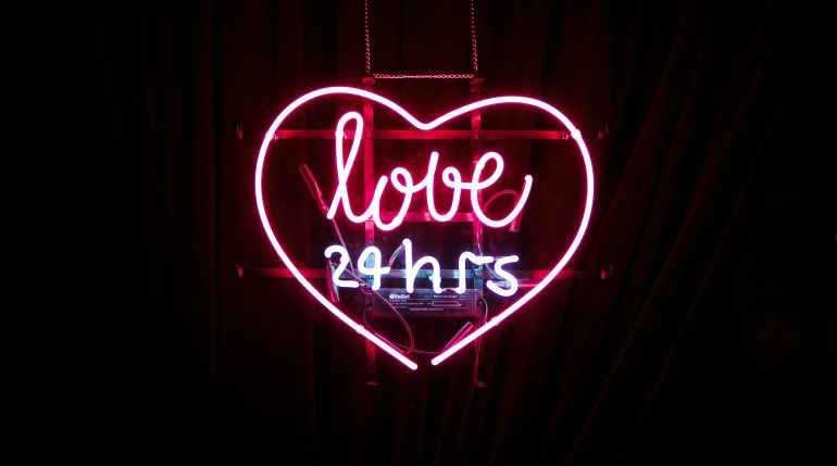 How to Crush Valentine’s Day Sales in 2025 (Even in a Crowded Market) valentine's day sales